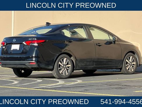 Used 2021 Nissan Versa SV image 4