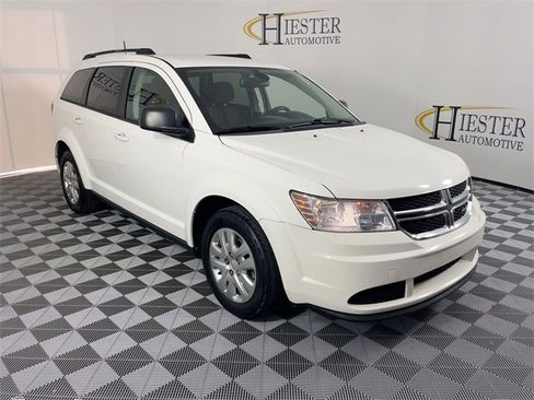Used 2019 Dodge Journey SE image 3