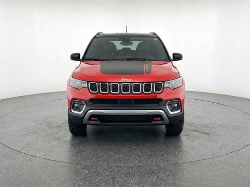 Used 2025 Jeep Compass Trailhawk image 2