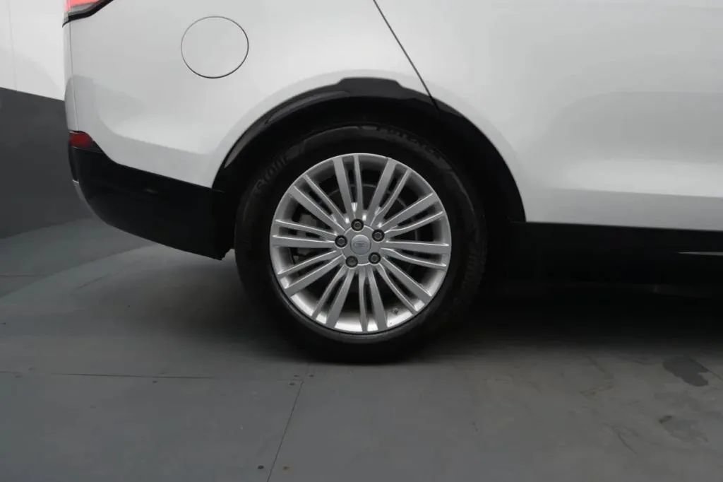Used 2020 Land Rover Discovery Landmark AWD/4WD image 18