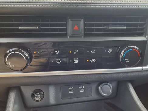 Used 2024 Nissan Rogue S FWD image 18