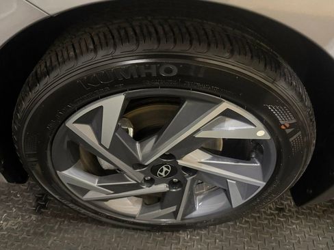 Certified 2025 Hyundai Elantra Sport w/ Cargo Package image 18