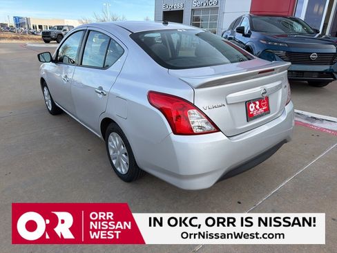 Used 2017 Nissan Versa SV image 3