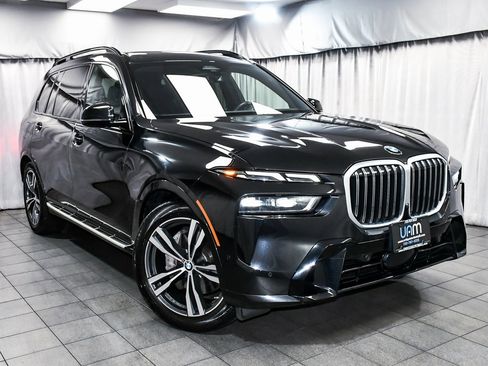 Used 2023 BMW X7 xDrive40i w/ M Sport Package image 3