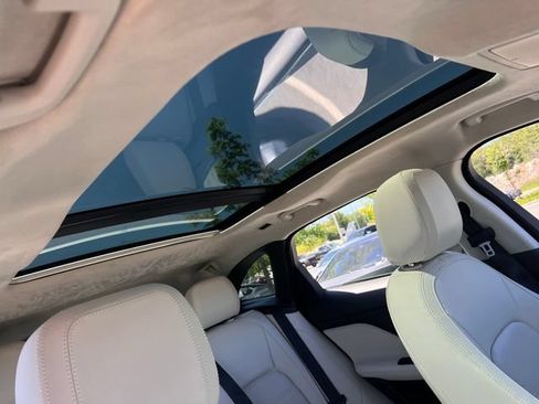 Used 2020 Jaguar F-PACE Prestige AWD/4WD image 35