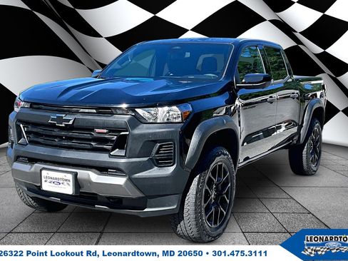 Used 2024 Chevrolet Colorado Trail Boss w/ LPO, Dark Essentials Package AWD/4WD image 1