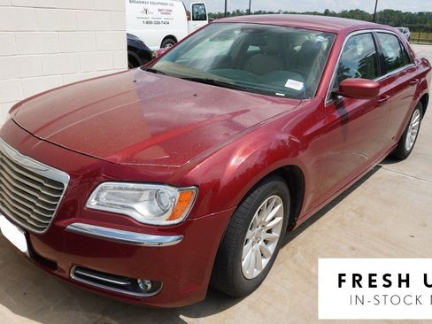 Used 2014 Chrysler 300 w/ Driver Convenience Group RWD image 1