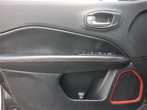 Used 2018 Jeep Compass Trailhawk w/ Cold Weather Group image 13