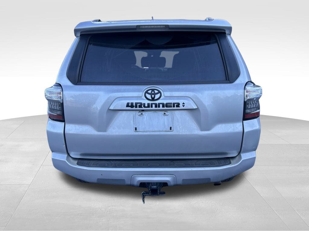 Used 2022 Toyota 4Runner SR5 Premium w/ Moonroof Package AWD/4WD image 4