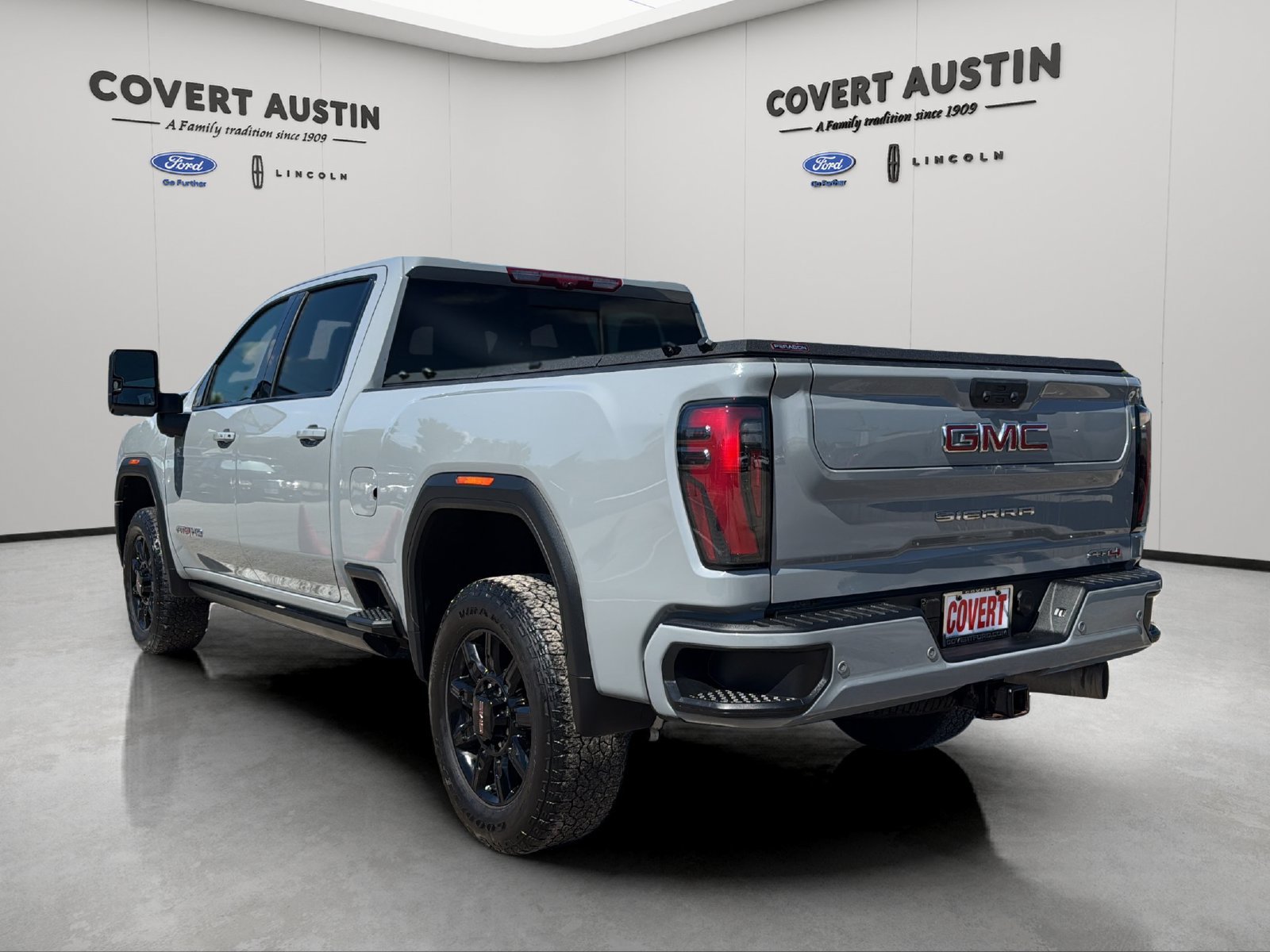 Used 2025 GMC Sierra 2500 AT4 w/ AT4 Premium Plus Package AWD/4WD image 3