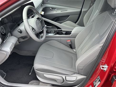 New 2025 Hyundai Elantra SEL image 9