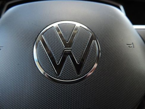 Used 2024 Volkswagen Jetta SE FWD image 24