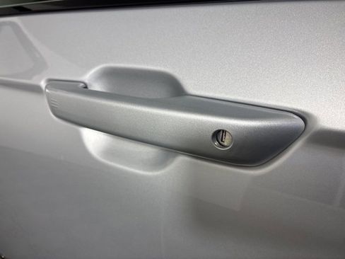 Certified 2023 Jeep Grand Cherokee Altitude image 9