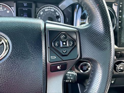 Used 2016 Toyota Tacoma TRD Off-Road w/ Towing Package image 12