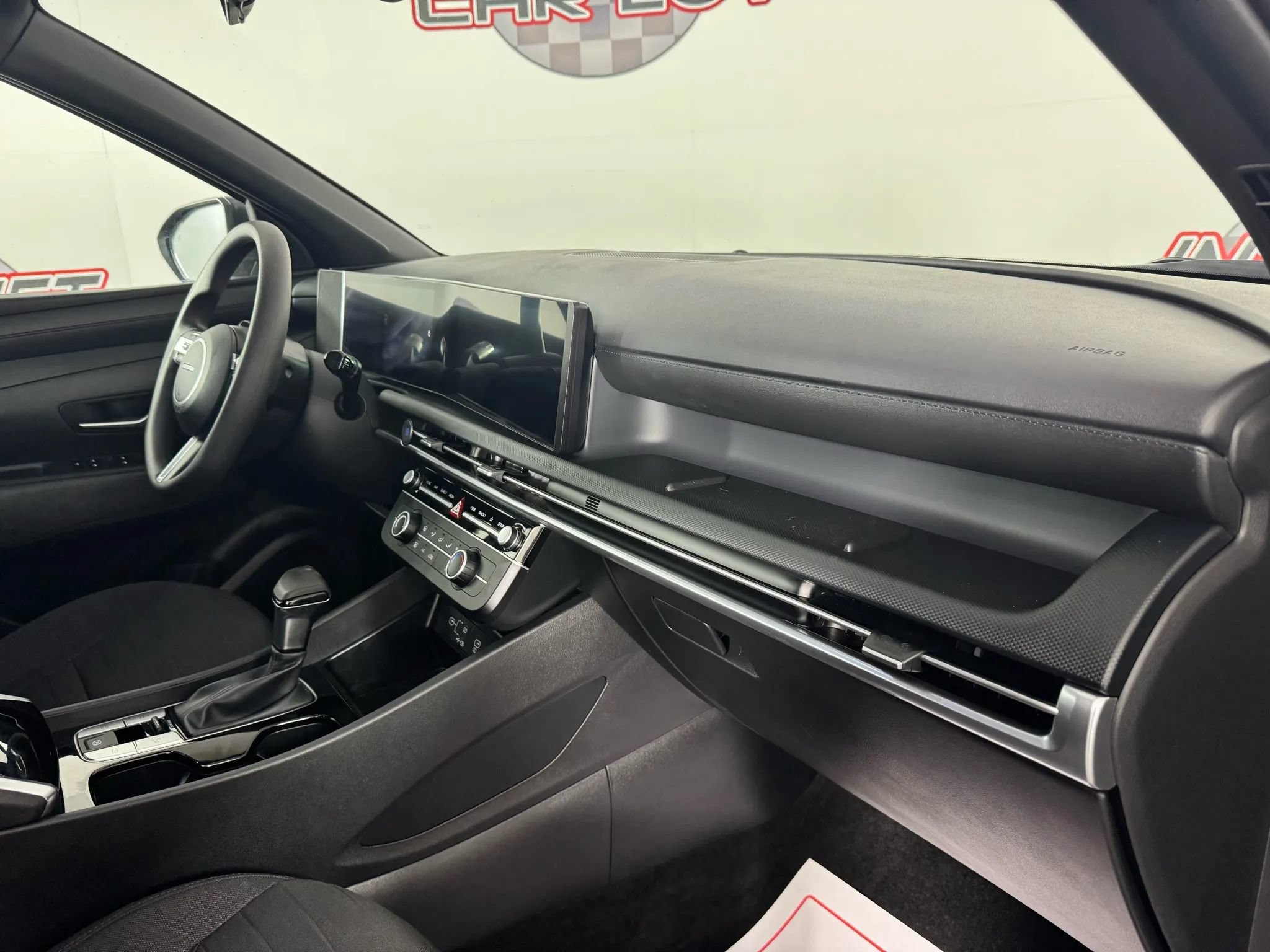 Used 2025 Hyundai Santa Cruz SE AWD/4WD image 12