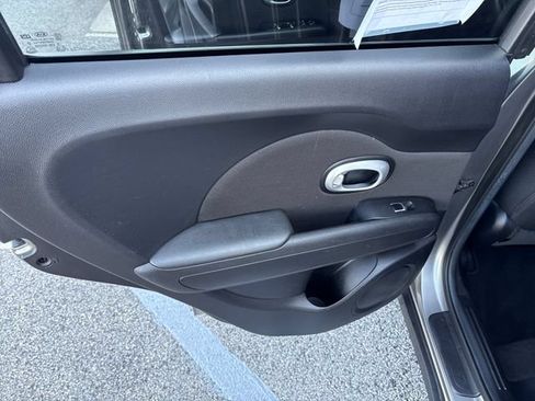 Used 2017 Kia Soul + FWD image 38