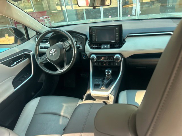 Used 2021 Toyota RAV4 XLE Premium AWD/4WD image 32