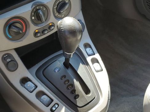 Used 2004 Saturn Vue V6 image 20