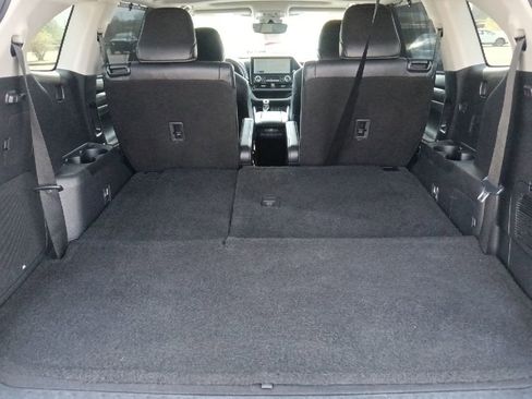 Used 2023 Toyota Highlander Limited image 30