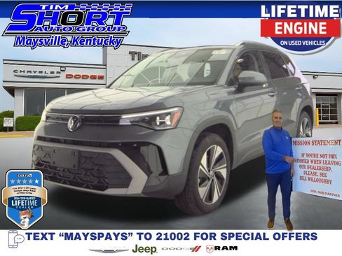Used 2025 Volkswagen Taos SE AWD/4WD image 1