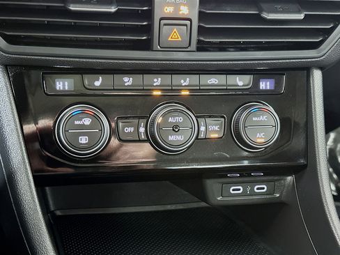 Used 2022 Volkswagen Jetta SE image 15