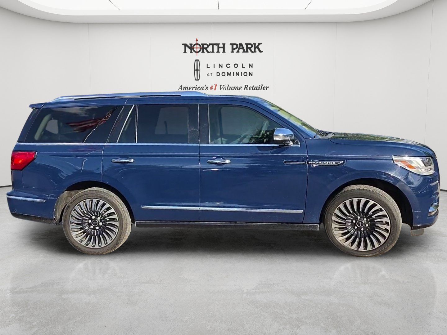 Used 2018 Lincoln Navigator Black Label w/ Cargo Package AWD/4WD image 6