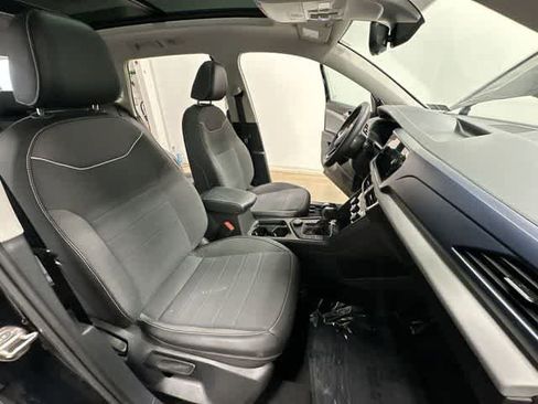 Certified 2023 Volkswagen Taos SE w/ Panoramic Sunroof Package image 22