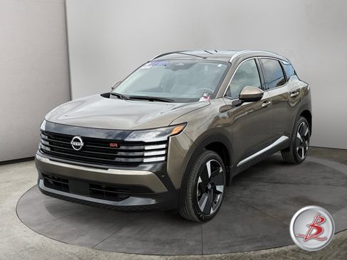 Used 2025 Nissan Kicks SR image 3