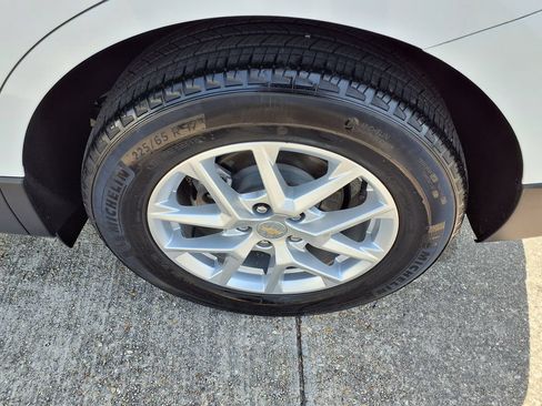 Used 2023 Chevrolet Equinox LT FWD image 11