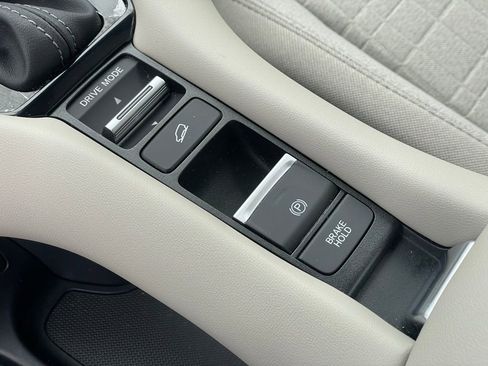 Used 2023 Honda HR-V LX image 25