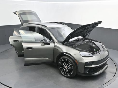 New 2026 Porsche Macan 4 Electric AWD/4WD image 48