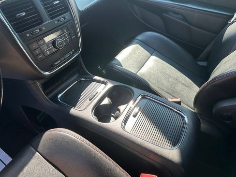 Used 2019 Dodge Grand Caravan GT FWD image 18