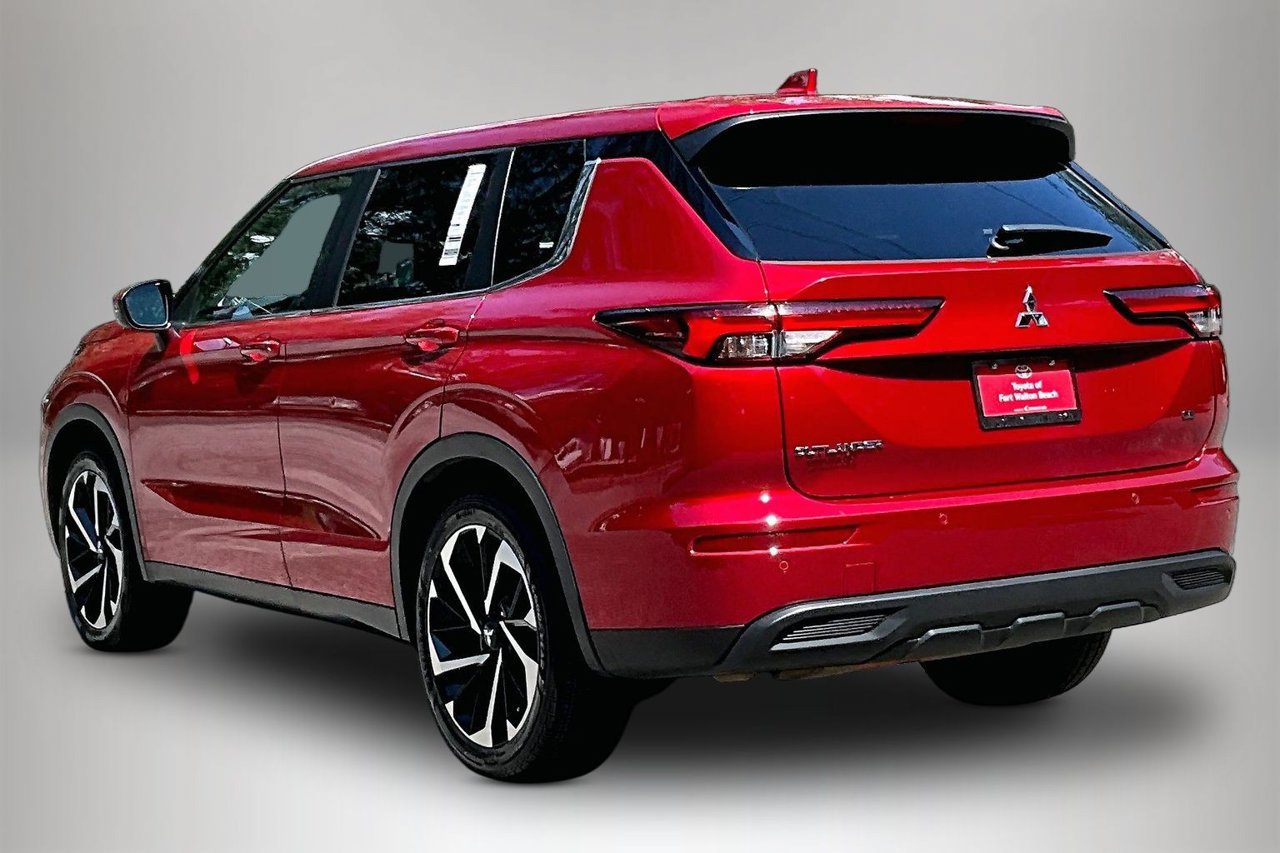 Used 2022 Mitsubishi Outlander SE AWD/4WD image 4