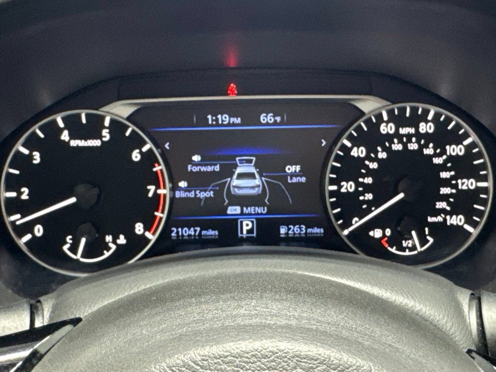 Used 2024 Nissan Altima 2.5 SR FWD image 11