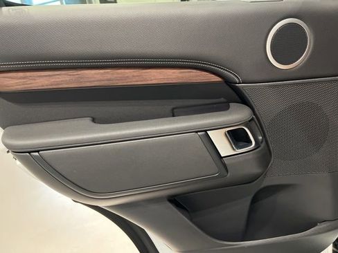 Used 2024 Land Rover Discovery Dynamic SE image 35