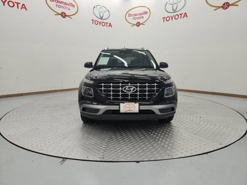 Used 2023 Hyundai Venue SEL FWD image 4