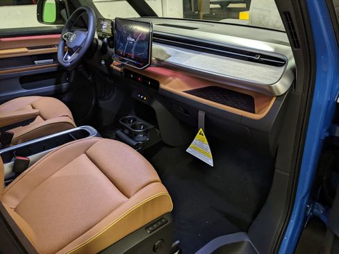 New 2025 Volkswagen ID. Buzz Pro S Plus image 21