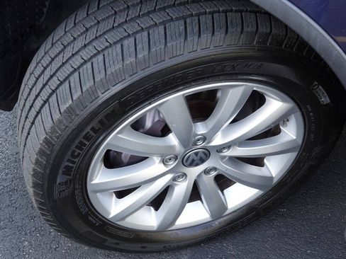 Used 2012 Volkswagen Touareg Sport AWD/4WD image 90