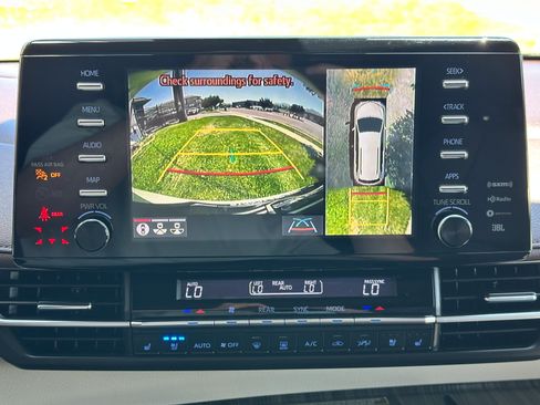 Used 2021 Toyota Sienna Platinum FWD image 38