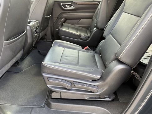 Used 2021 Chevrolet Suburban Premier w/ Premium Package image 24