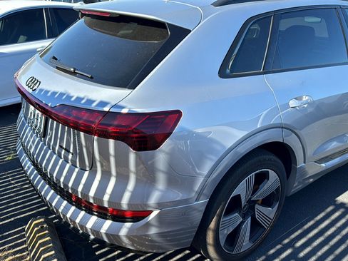 Used 2022 Audi e-tron Premium Plus AWD/4WD image 9