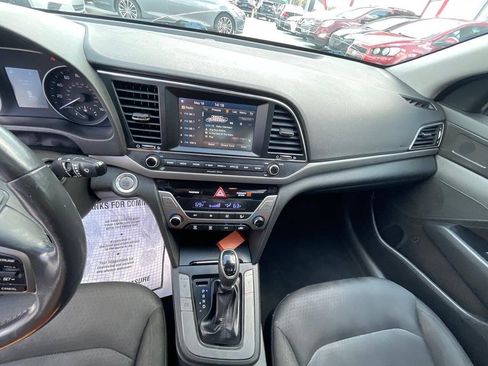 Used 2018 Hyundai Elantra Value Edition FWD image 3