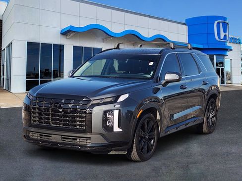 Used 2023 Hyundai Palisade XRT FWD image 2