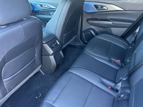 Used 2025 Chevrolet Equinox EV LT w/ Convenience Package image 15