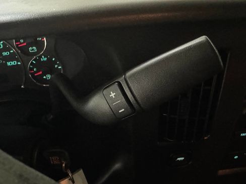 Used 2017 GMC Savana 2500 image 82