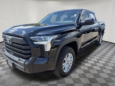 Used 2023 Toyota Tundra SR5 w/ SR5 Convenience Package AWD/4WD image 3