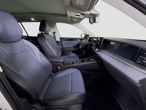 New 2026 Volkswagen Tiguan SE image 28