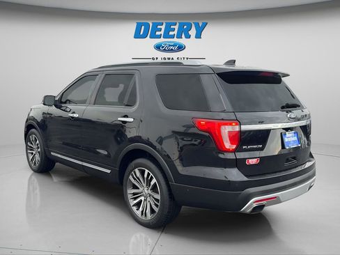Used 2017 Ford Explorer Platinum image 3