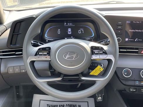 Used 2024 Hyundai Elantra SE FWD image 12