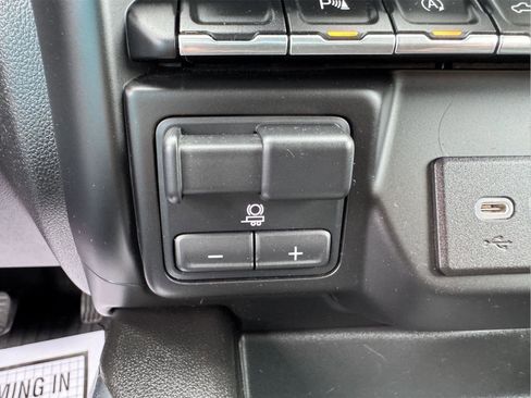 Used 2021 Chevrolet Silverado 1500 LTZ AWD/4WD image 22